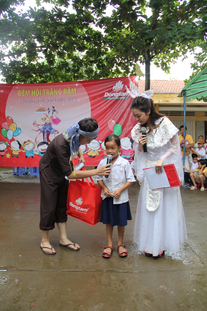 cong ty co phan dong tam to chuc dem hoi trung thu cho cac em thieu nhi tai tphcm va long an 2