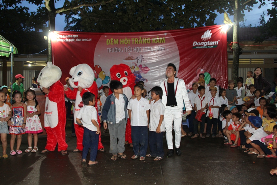 cong ty co phan dong tam to chuc dem hoi trung thu cho cac em thieu nhi tai tphcm va long an 3