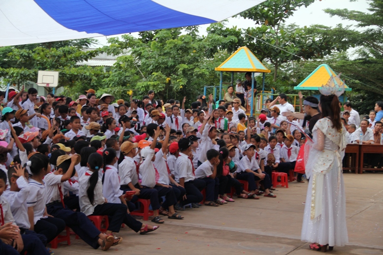 cong ty co phan dong tam to chuc dem hoi trung thu cho cac em thieu nhi tai tphcm va long an 9