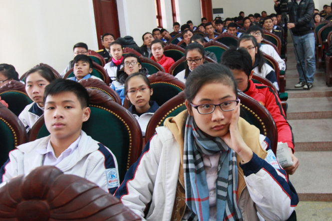 dong tam trao tang hoc bong chung suc bao ve chu quyen bien dong dot 2 4