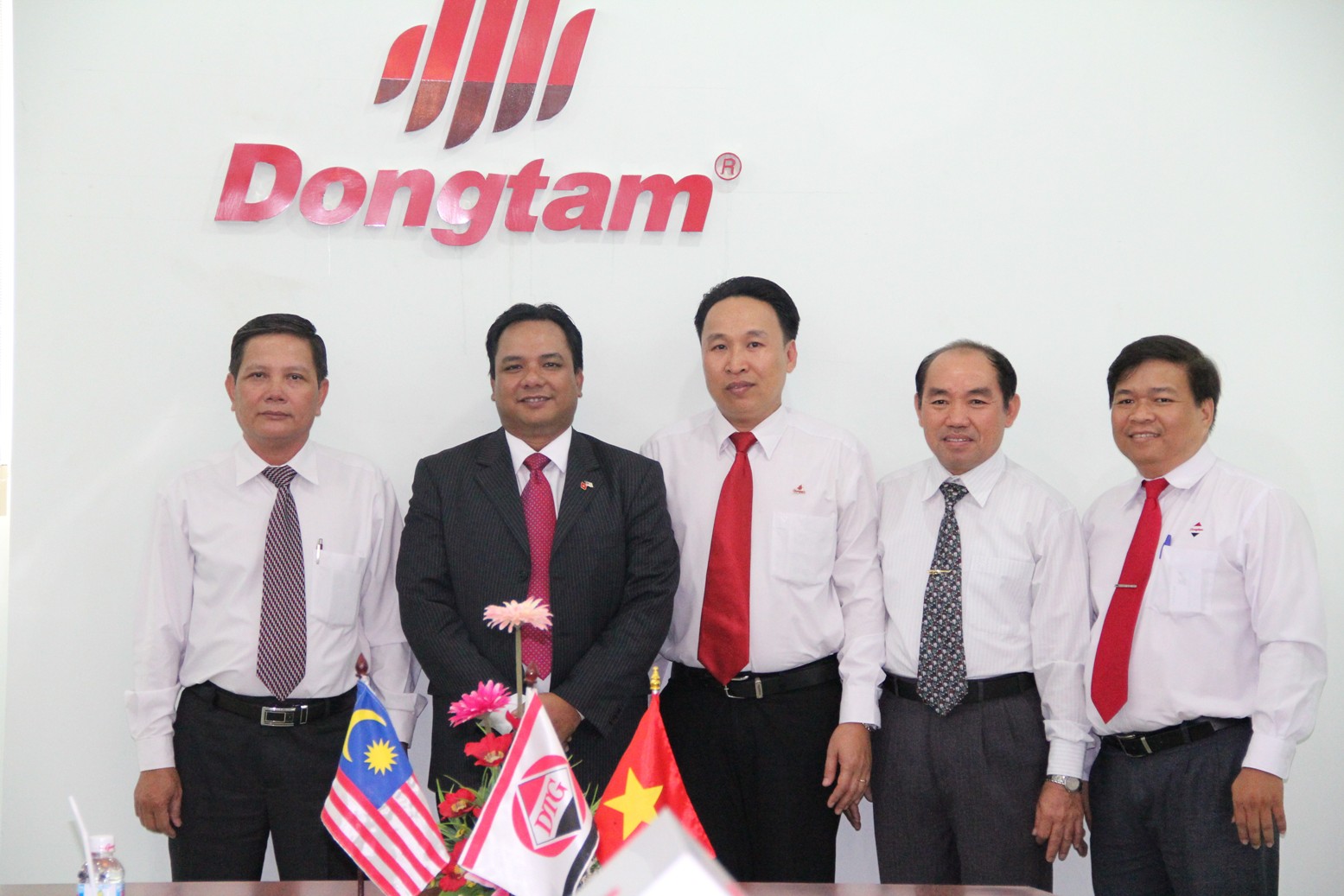 tong-lanh-su-mailaysia-tham-va-lamviec-tai-cong-ty-co-phan-dong-tam-2