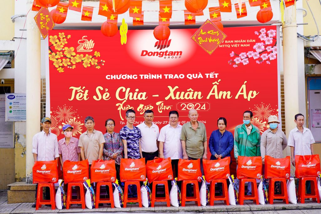 Dongtam Group trao qua Tet cho ba con dip Xuan Giap Thin 2024 2 1