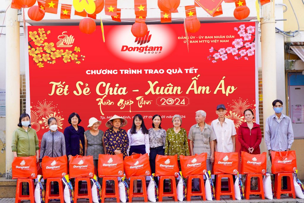 Dongtam Group trao qua Tet cho ba con dip Xuan Giap Thin 2024 3