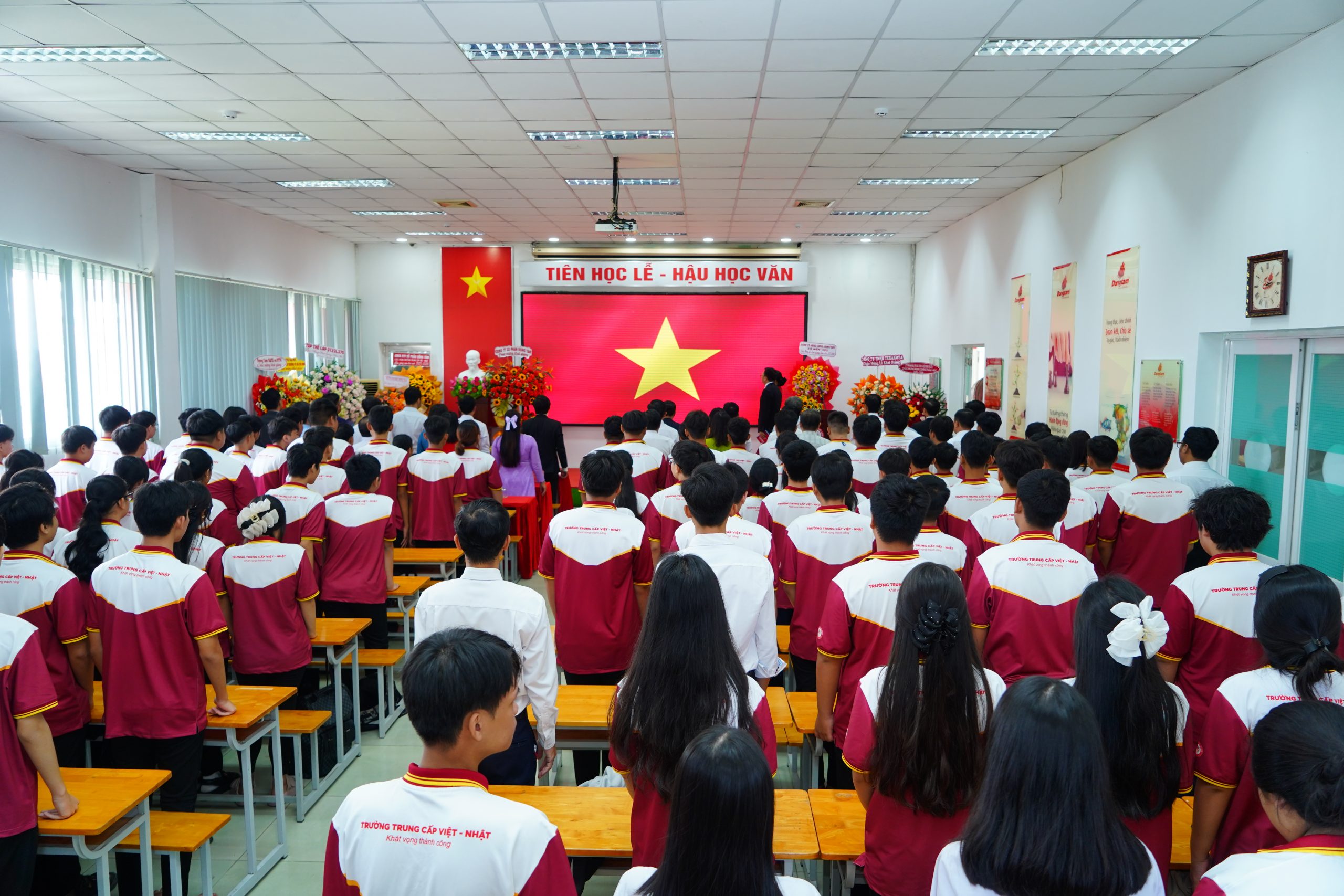 2.Nghi thuc chao co trang nghiem truoc gio le khai giang scaled