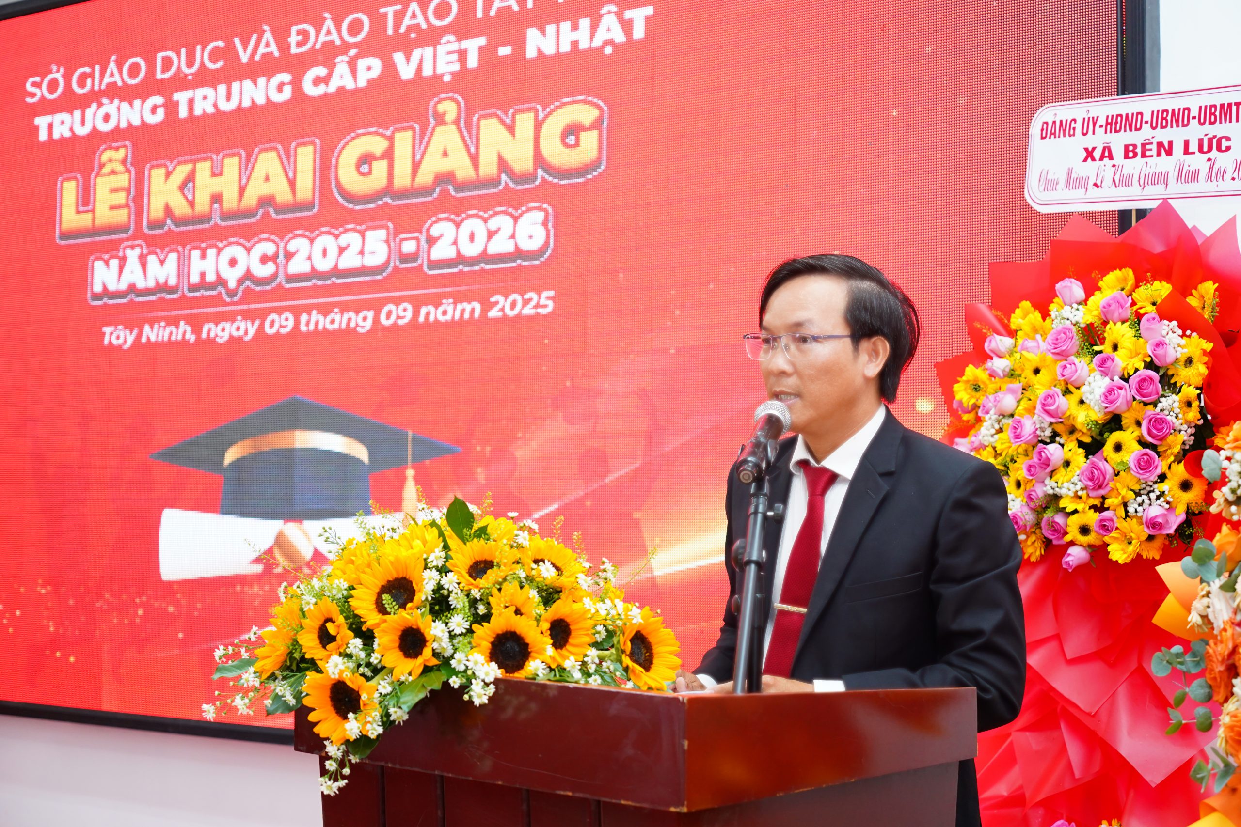 THAY TRAN TRONG NHAN HIEU TRUONG TRUONG VIET NHAT scaled