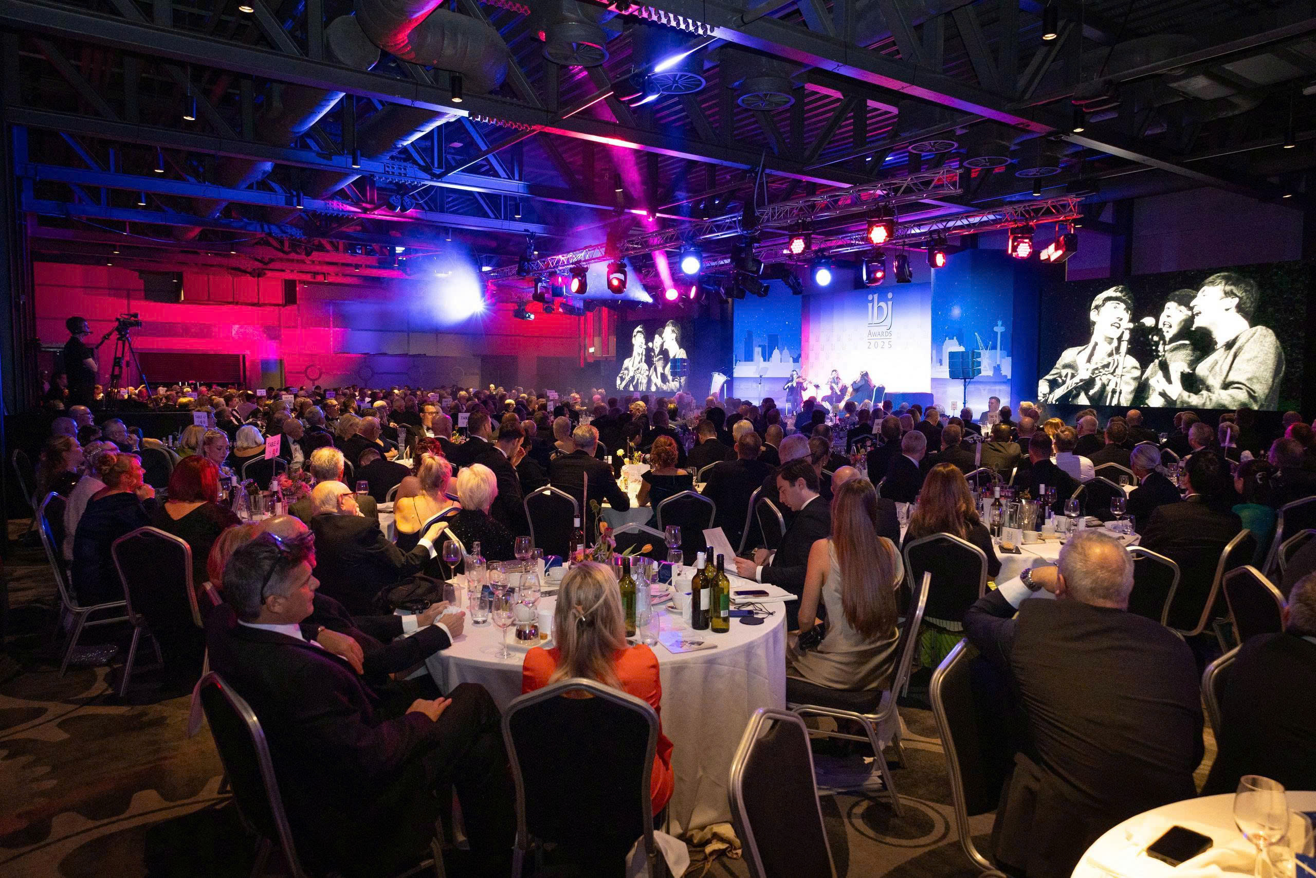 CANG QUOC TE LONG AN XUAT SAC DAT GIAI THUONG PHAT TRIEN CON NGUOI PEOPLE DEVELOPMENT AWARD TAI LE TRAO GIAI INTERNATIONAL BULK JOURNAL IBJ 2025 3