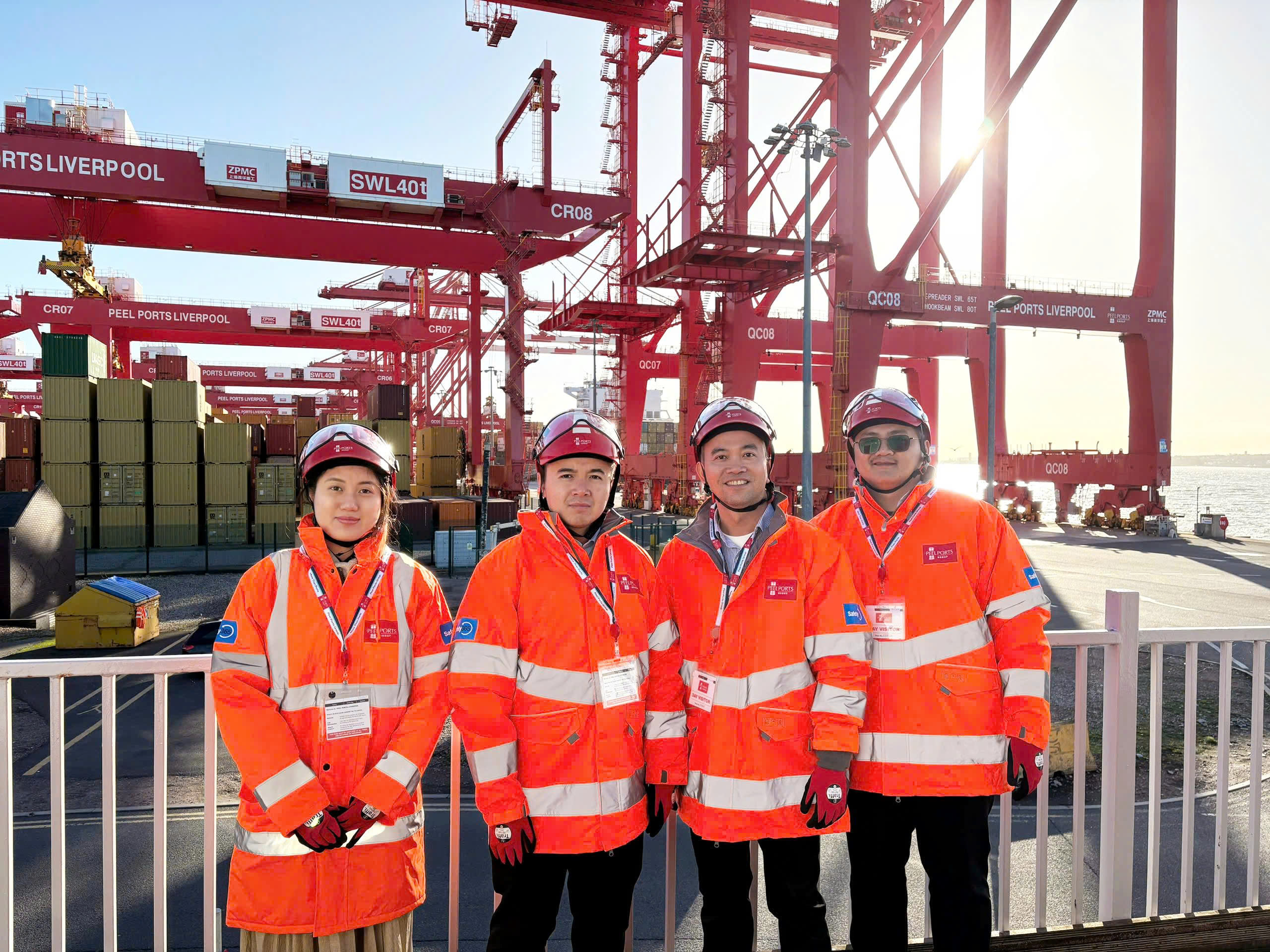 Cang quoc te Long An tham quan Cang Liverpool 2