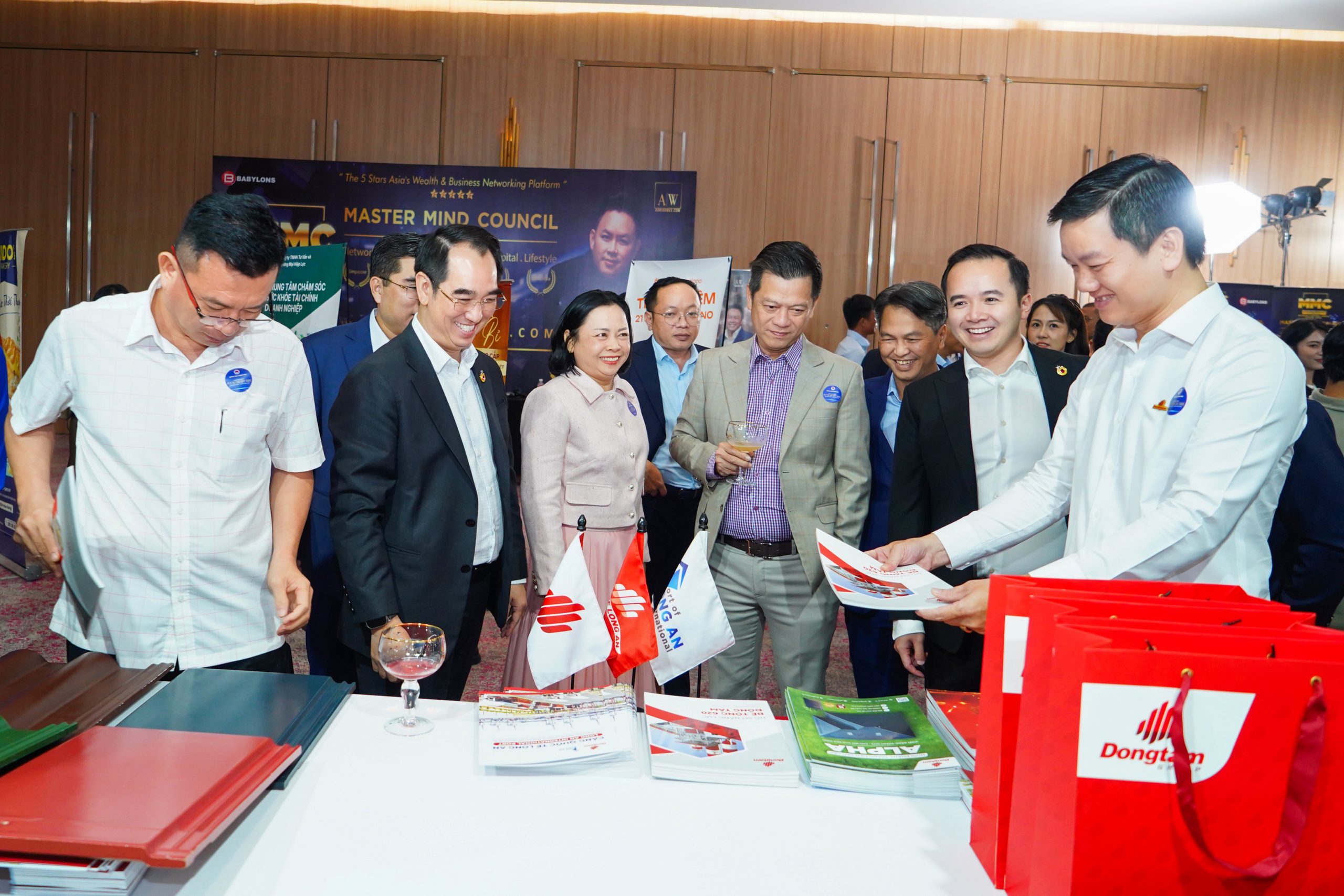 HINH 6.DONGTAM GROUP DONG HANH YBA CHI HOI SAI GON 2 scaled