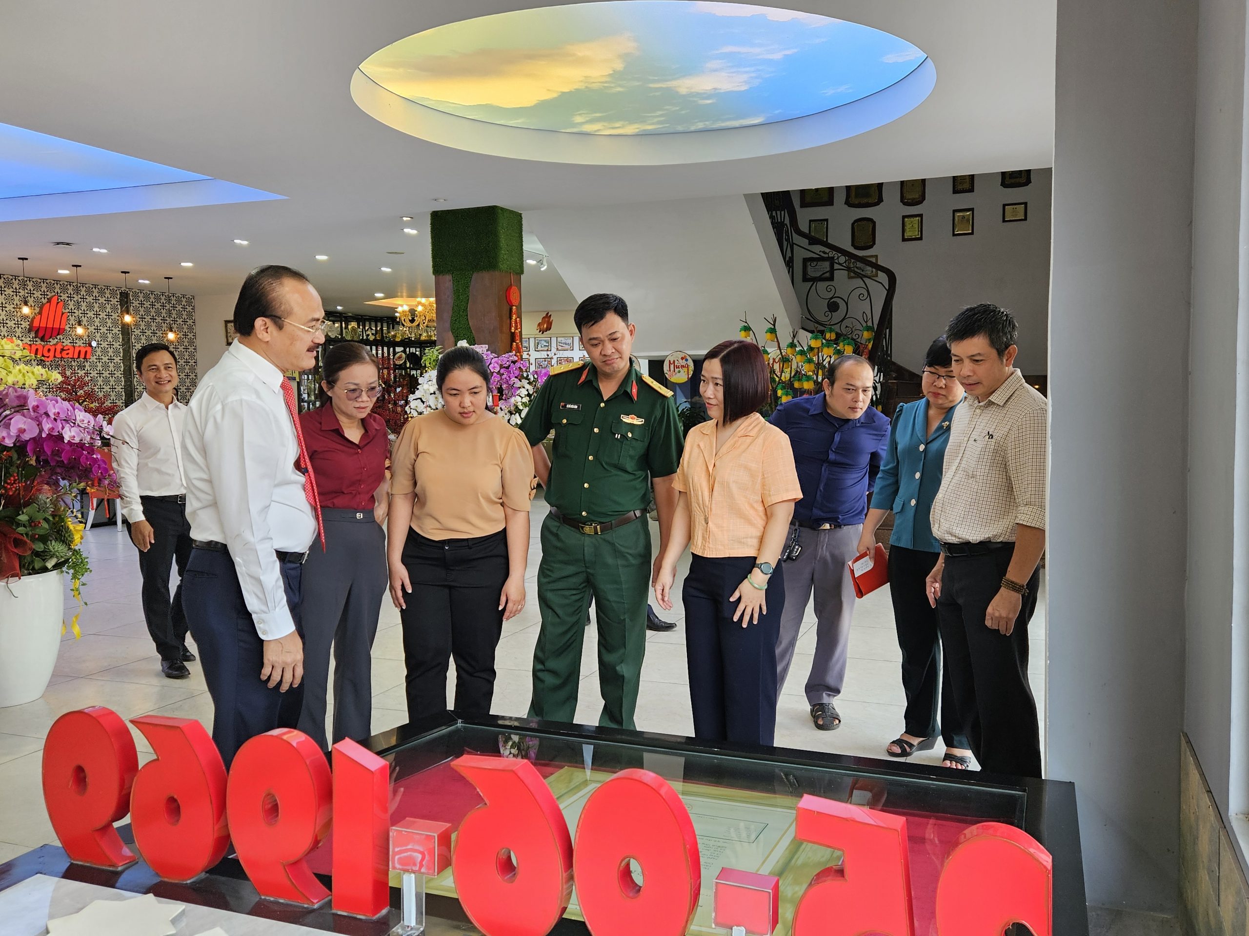 H4. LANH DAO PHUONG BINH PHU scaled