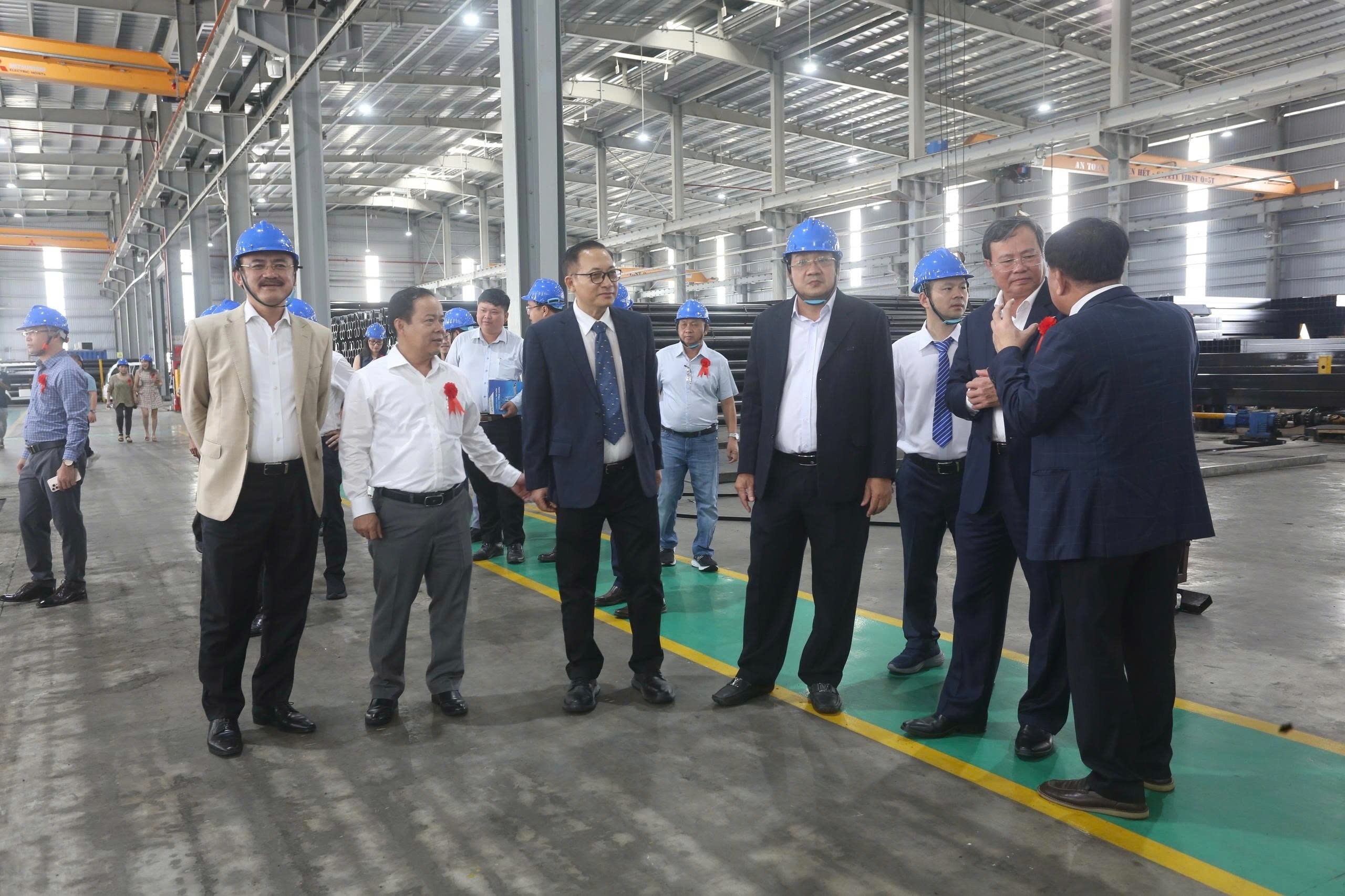 Lanh dao tinh Tay Ninh va Dongtam Group cung dai bieu tham quan NM thep Hoa Phat Long An